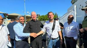 יוסי דגן, שר הביטחון ויאיר שטבון צילום: רועי חדי התיישבות