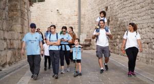 מטיילים בירושלים צילום: ליאור דסקל, יניב בן חקון המגזר