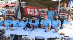 פורום פצועי המלחמה ליד הכנסת צילום: אלישיב רקובסקי חדשות