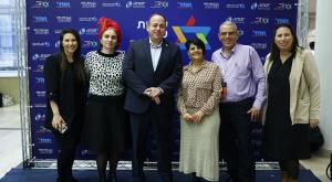 ראובן פנסקי ואנשי החמד ביריד צילום:  דרור סיתהכל הורים וילדים