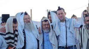 תפילה באביתר - ארכיון צילום: רועי חדי התיישבות