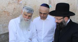 השר הבריטי ורב הכותל צילום: צילום: הקרן למורשת הכותל המערבי חדשות