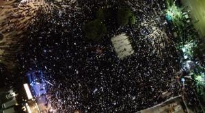 אלפי בהפגנת תמיכה בנתניהו צילום: דוברות הליכוד חדשות