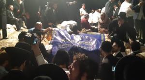 מתפללים בקבר עמוס. ארכיון צילום: מועצת גוש עציון התיישבות