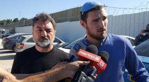משפחת לוברסקי מחוץ לבית המשפט הצבאי צילום: תנועת "אם תרצו" חדשות