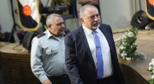 שר הביטחון לשעבר ליברמן והרמטכ"ל רא"ל גדי איזנקוט צילום: פלאש 90 חדשות