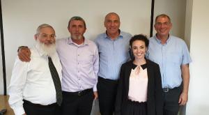 מנכ"ל הבית היהודי, ניר אורבך, ח"כ עידית סילמן, ח"כ מוטי יוגב, יו"ר הבית היהודי הרב רפי פרץ וח"כ הרב אלי בן דהן צילום: הותר לשימוש פוליטי