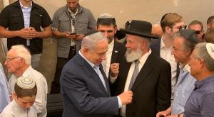 הרב איגרא עם נתניהו באזכרה צילום: אלקנה שטמר חדשות