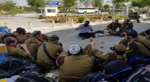 חיילי ישיבות הסדר בשיעור. אילוסטרציה צילום: איגוד רבני קהילות ביטחון