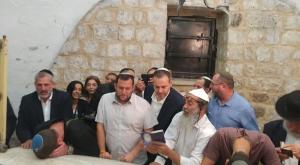 עולים לקבר יוסף. הלילה צילום: רועי חדי חדשות
