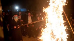 חוגגים במאה שערים. הערב צילום: יונתן זינדל, פלאש 90 חדשות