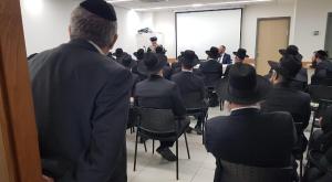 הרב יוסף נואם ביום העיון צילום: דוברות הרבנות הראשית חדשות