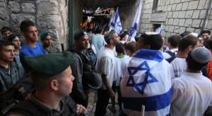 ריקוד הדגלים ברחובות הרובע המוסלמי בירושלים צילום: נתי שוחט, פלאש 90 חדשות