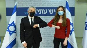לפיד עם מירב כהן צילום: אלעד גוטמן פוליטי
