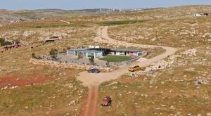 בית הספר שנבנה בשמורת הטבע צילום: רגבים התיישבות