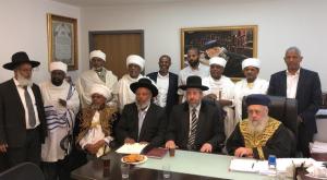הרבנים הראשיים עם ראשי העדה האתיופית צילום: דוברות הרבנות הראשית חדשות