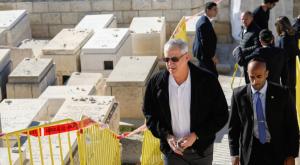 בני גנץ בהר הזיתים, לקראת הלוויית גאולה כהן צילום: אוליבר פיטוסי, פלאש 90 חדשות