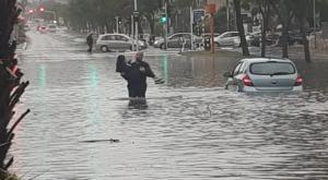 חילוץ נהגת משיטפון באשדוד. ארכיון צילום: דוברות המשטרה חדשות