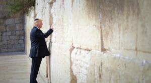 נשיא ארה"ב בכותל. פייק או ניוז? צילום: מנדי הכטמן, פלאש 90 מדיני