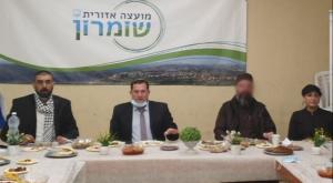דגן עם המנהיגים הפלסטינים צילום: רועי חדי התיישבות