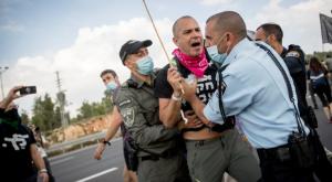 עימותים בין המשטרה למפגינים בכביש 1 צילום: יונתן זינדל, פלאש 90 חדשות