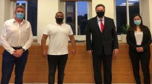 השר כ"ץ עם ה'שולמנים' צילום: משרד האוצר כסף