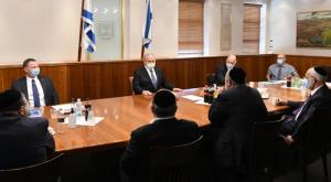 נתניהו, אדלשטיין ואוחנה עם חברי יהדות התורה צילום: דוברות פוליטי
