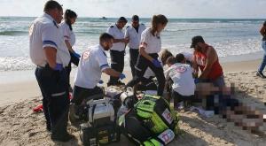 נסיונות ההצלה בחוף בבת ים צילום: דוברות מד"א חדשות