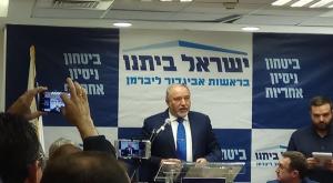 ליברמן בישיבת הסיעה צילום: כיפה חדשות