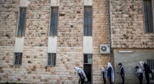 תפילה בימי קורונה צילום: יונתן זינדל, פלאש 90 תרבות