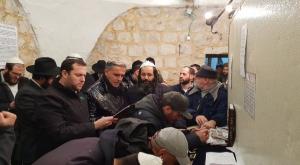 קובי פרץ בקבר יוסף, הלילה צילום: רועי חדי חדשות
