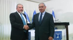 את מי הוא ימליך? ליברמן עם נתניהו צילום: יונתן זינדל, פלאש 90 פוליטי