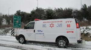אמבולנס מד"א בשלג צילום: דוברות מד"א תחזית מזג האוויר