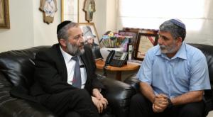 ראש עיריית קרית מלאכי, אליהו זהר, עם השר דרעי צילום: יעקב כהן, פלאש90 חדשות