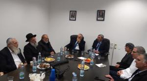 הרב רפי פרץ בישיבה על מוסדות החינוך התורניים צילום: ללא חדשות