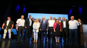 ראש הממשלה ורעייתו עם ח"כ הסרוגים בליכוד צילום: ללא חדשות