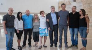 משפחות ההרוגים בבית המשפט  צילום: יונתן סינדל/ פלאש 90 חדשות