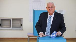 הנשיא ריבלין מצביע צילום: הדס פרוש\פלאש 90 פוליטי