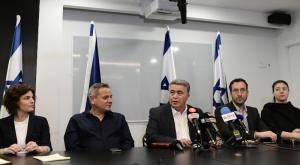 עמיר פרץ במסיבת העיתונאים צילום: omer Neuberg/Flash90 חדשות