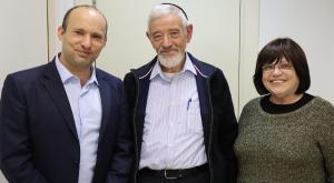 מייסדי עמותת ״זיכרון מנחם״, מירי וחיים ארנטל צילום: דוברות שר החינוך  חדשות