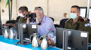 גנץ בביקור בפיקוד צפון צילום: דובר צה"ל ביטחון