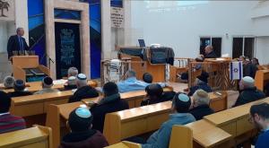 הרב פרץ עם השליחים צילום: יח"צ חדשות