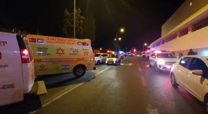זירת הפיגוע במתחם התחנה צילום: דוברות מד"א חדשות