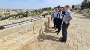 ח"כ טייב בסיור בהר הזיתים צילום: ללא פוליטי