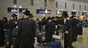 חסידים בדרך לאומן. ארכיון צילום:  Avi Dishi/Flash90 חדשות