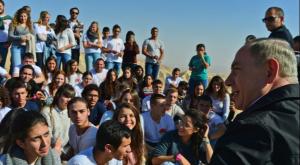 נתניהו עם תלמידי מכינות. אילוסטרציה צילום: Kobi Gideon/GPO חדשות