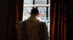 בנט בתפילה ראשונה כראש ממשלה בארה"ב צילום: אבי אוחיון, לע"מ דעות