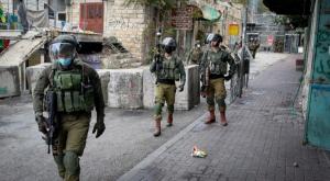 חיילי צה"ל בחברון. לא יחויבו להתחסן צילום: Wisam Hashlamoun/Flash90 ביטחון