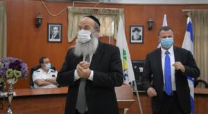 ראש העיר בני ברק אברהם רובינשטיין ושר הבריאות יולי אדלשטיין צילום: פלאש 90 חדשות