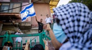 הפגנה נגד כניסת משפחות יהודיות לשכונה. אילוסטרציה צילום: Yonatan Sindel/Flash90 חדשות
